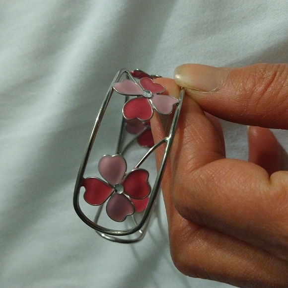 Floral pink and silver wire cuff bracelet - Picture 13 of 16